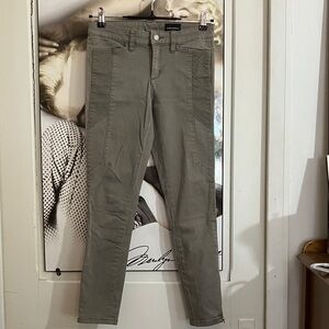 3/30$ Club Monaco sage green ankle crops size 2